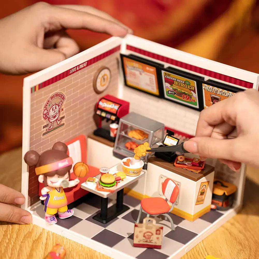 Rolife • DIY Kit Yum Yum Burgers Miniature House, Lights Up